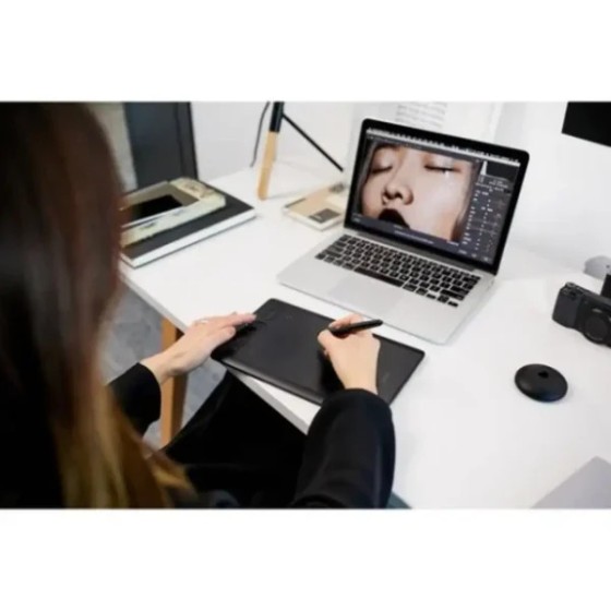 Wacom Intuos Pro Small PTH-460 Pen Tablet Wacom Intuos Pro Small PTH-460 creative pen tablet