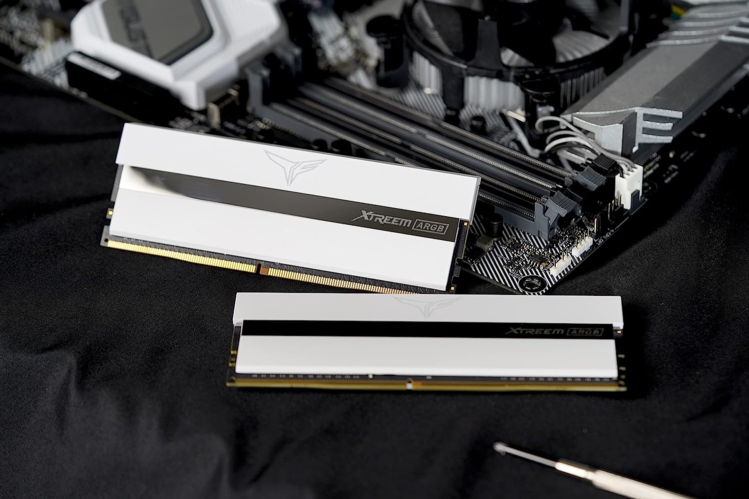 Teamgroup Xtreem ARGB White 32GB 3600Mhz DDR4 Kit - image 2