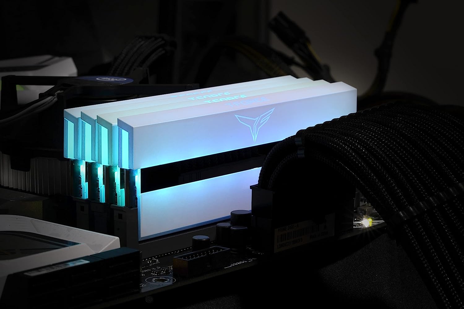 Teamgroup Xtreem ARGB White 32GB 3600Mhz DDR4 Kit - image 4