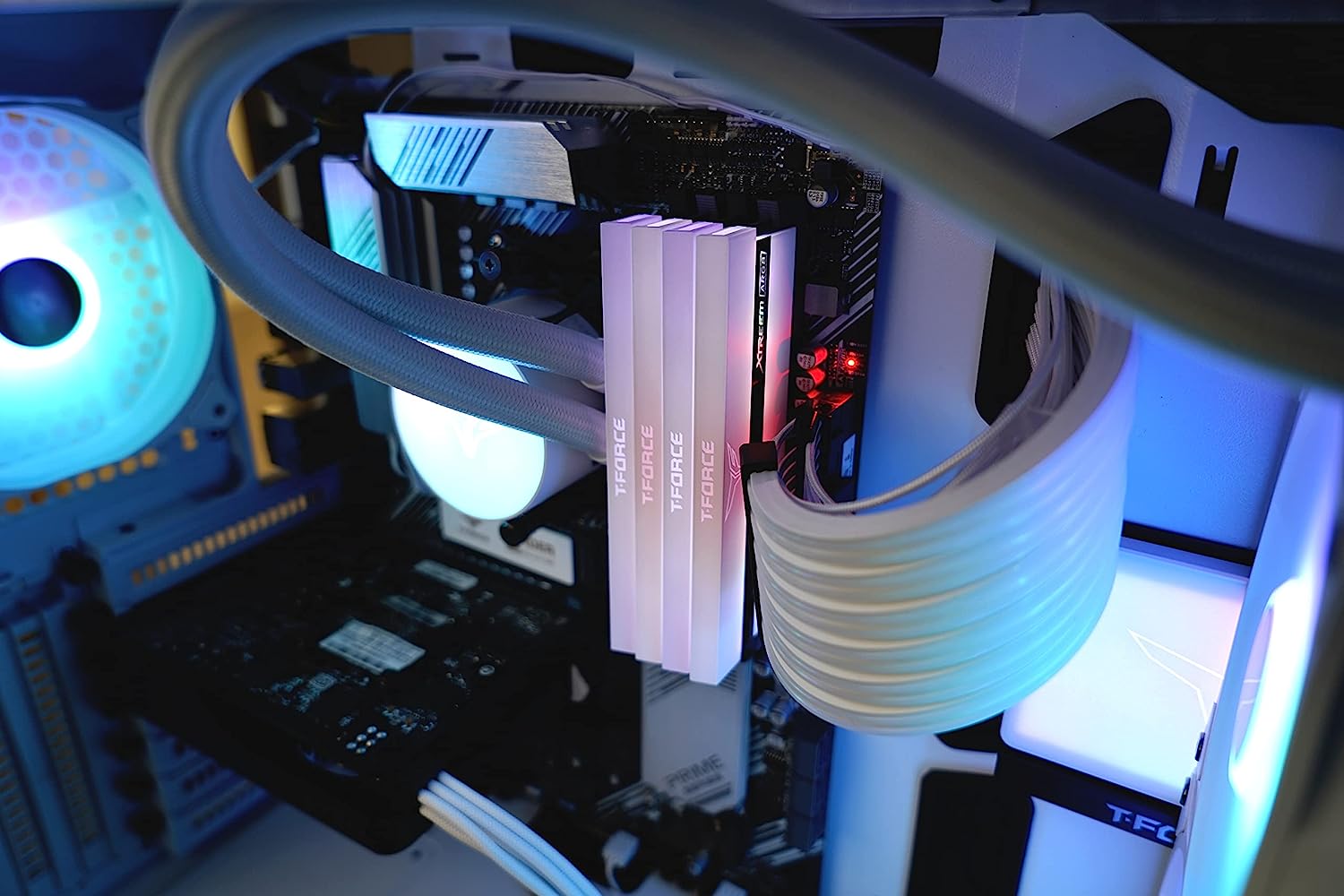 Teamgroup Xtreem ARGB White 32GB 3600Mhz DDR4 Kit - image 6