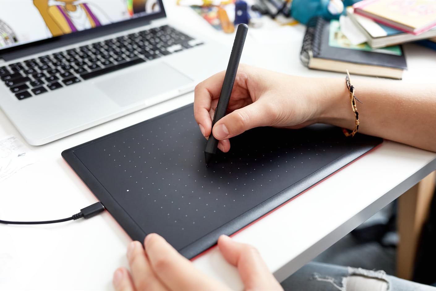 One by Wacom CTL-472/K0-CX Digital Graphics Pen Table - image 7